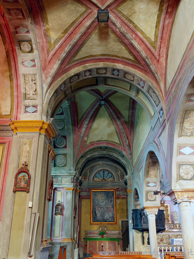 Candelo (Biella) - Navata sinistra della Chiesa di Santa Maria Maggiore